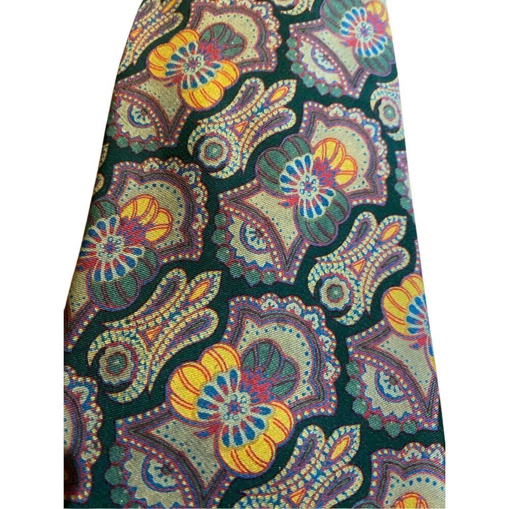 Barneys, New York, men’s vintage 100% silk paisley print tie 57